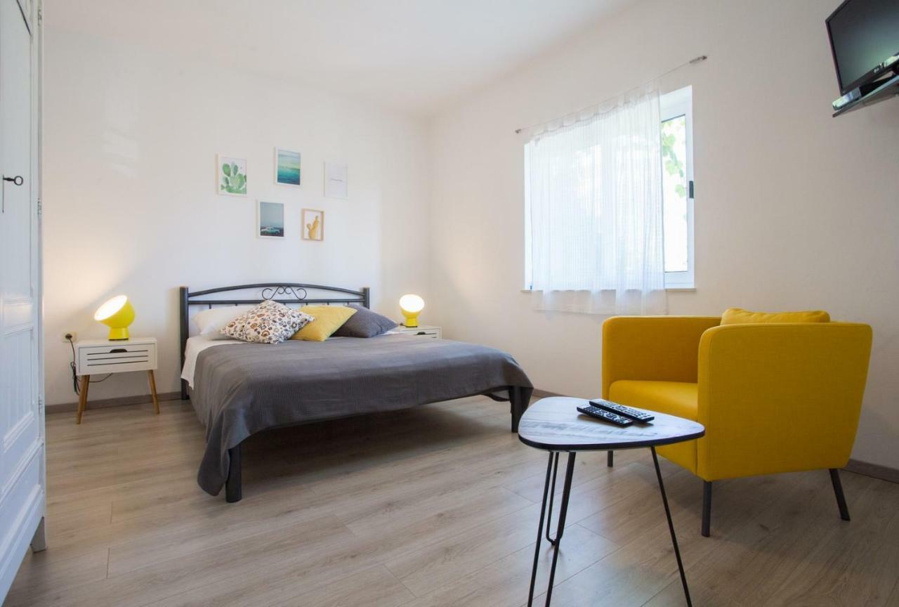Zambarlin Apartment Komiza