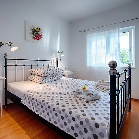 Apartments Zambarlin Komiza Room photo