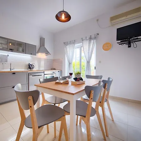 Apartments Zambarlin Komiza Exterior photo