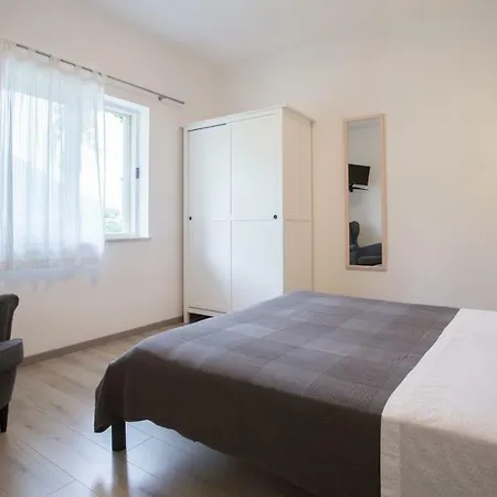 Apartments Zambarlin Komiza Exterior photo